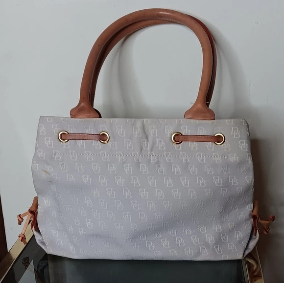 Dooney & Bourke Handbags - DOONEY AND BURKE HAND BAG